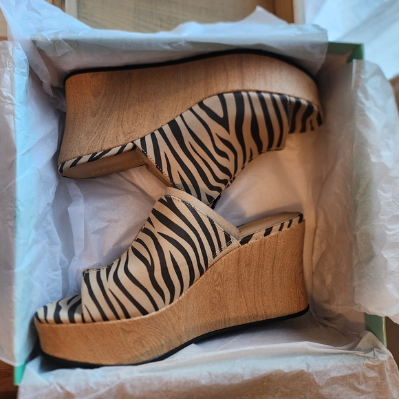 New with box, size 7.5 - Picture 3 of 4